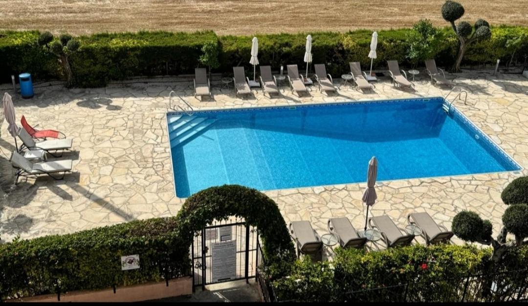 Two Bedroom Apartment With Pool Paphos Exterior foto